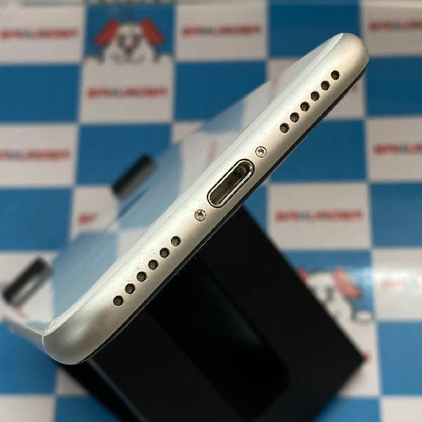 iPhoneSE 第2世代 Apple版SIMフリー 64GB MHGQ3J/A A2296 極美品 ホワイト