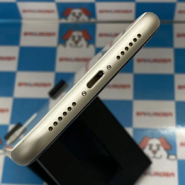 iPhone11 au版SIMフリー 64GB MWLU2J/A A2221 背面割れ ジャンク品 ホワイト