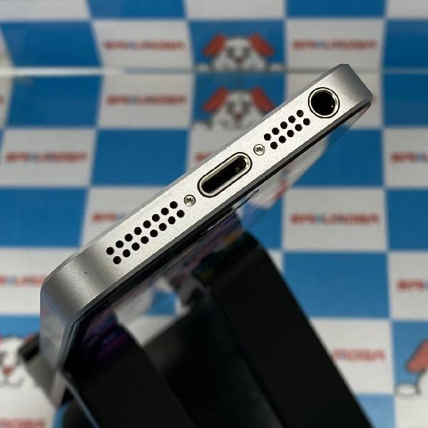 iPhoneSE au版SIMフリー 128GB MP862J/A A1726 極美品