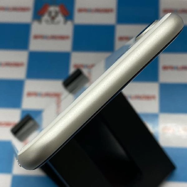 iPhoneSE 第2世代 docomo版SIMフリー 64GB MHGQ3J/A A2296 極美品 ホワイト