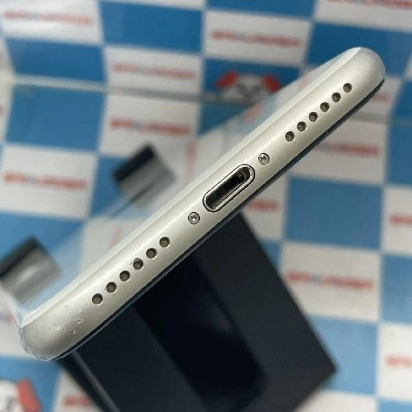 iPhoneSE 第2世代 docomo版SIMフリー 128GB MXD12J/A A2296 ホワイト