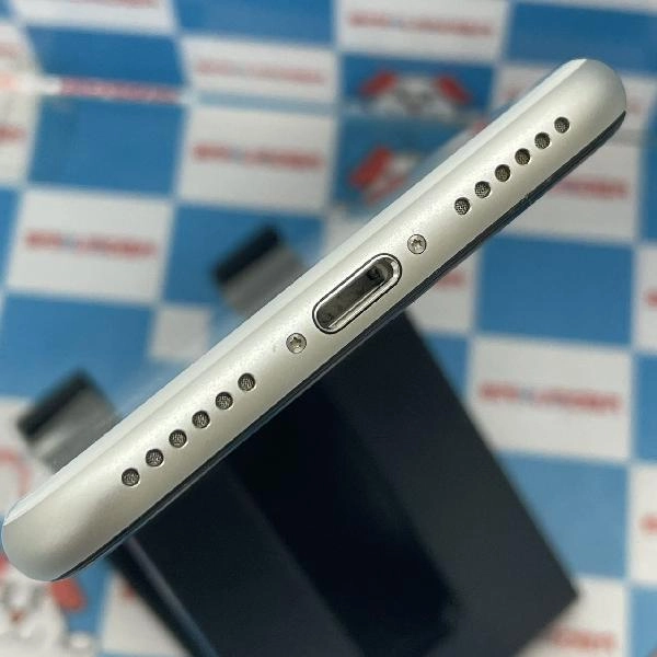 iPhoneSE 第2世代 au版SIMフリー 128GB MXD12J/A A2296 美品 ホワイト