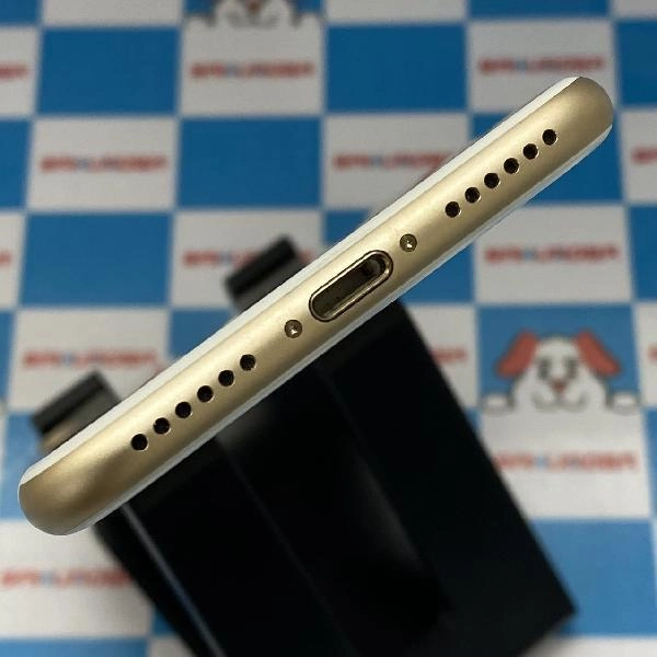iPhone7 docomo版SIMフリー 32GB MNCG2J/A A1779 極美品 ゴールド