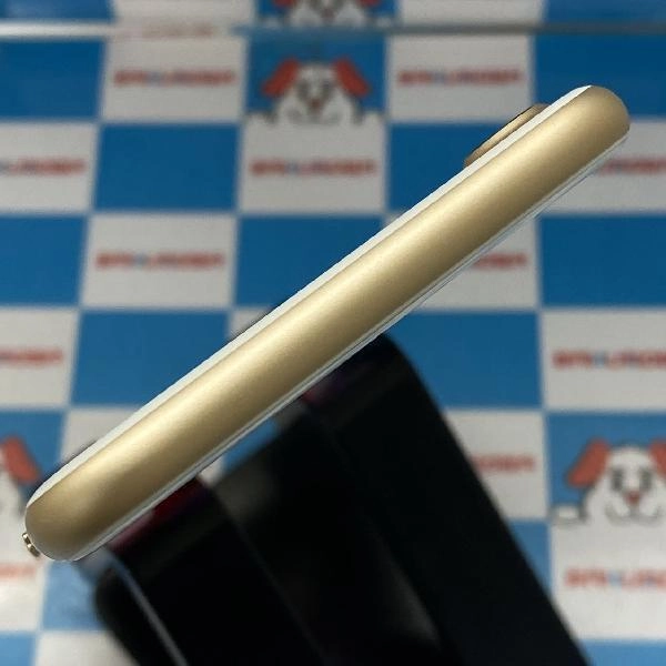 iPhone7 Apple版SIMフリー 32GB MNCG2J/A A1779 極美品 ゴールド