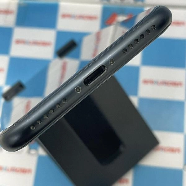 iPhoneSE 第3世代 au版SIMフリー 128GB MMYF3J/A A2782 極美品