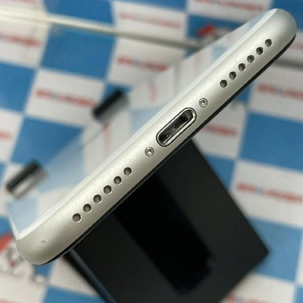 iPhoneSE 第2世代 au版SIMフリー 128GB MXD12J/A A2296 極美品 ホワイト