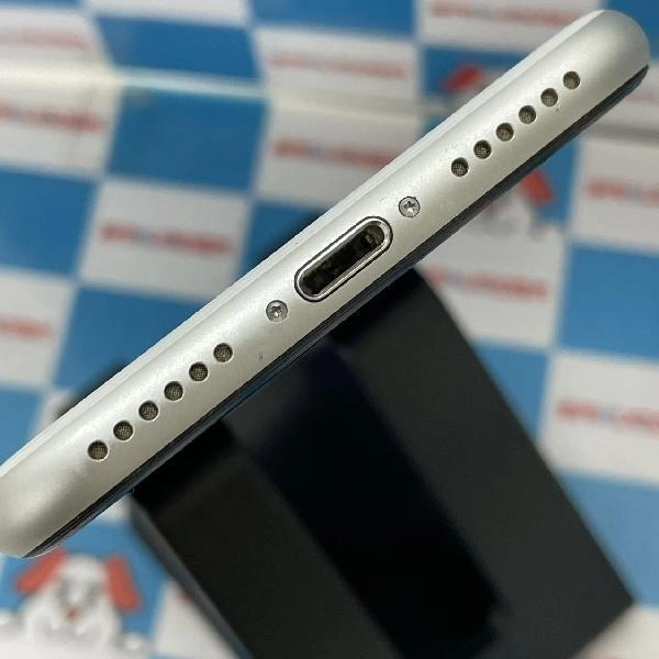 iPhoneSE 第2世代 au版SIMフリー 128GB MXD12J/A A2296 極美品 ホワイト