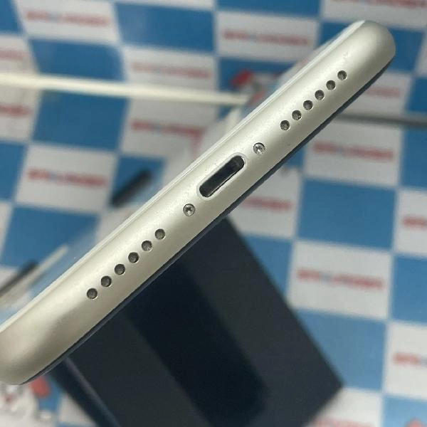 iPhone11 docomo版SIMフリー 64GB NWLU2J/A A2221 美品 ホワイト