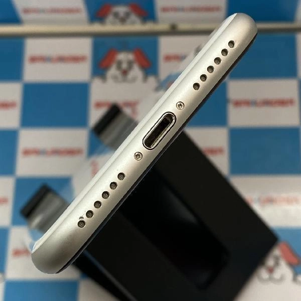 iPhoneSE 第2世代 docomo版SIMフリー 64GB MHGQ3J/A A2296 極美品 ホワイト