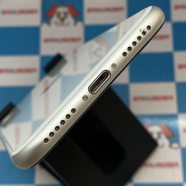 iPhoneSE 第2世代 au版SIMフリー 64GB MHGQ3J/A A2296 極美品 ホワイト