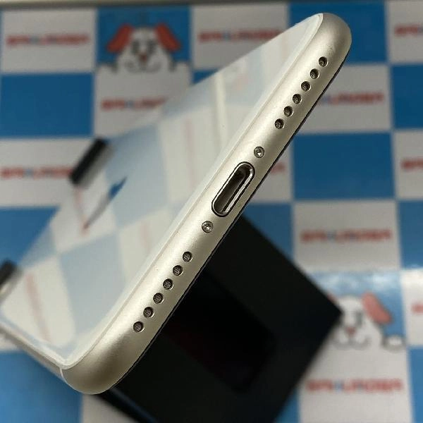 iPhoneSE 第3世代 docomo版SIMフリー 128GB MX9R2J/A A2296 新品同様