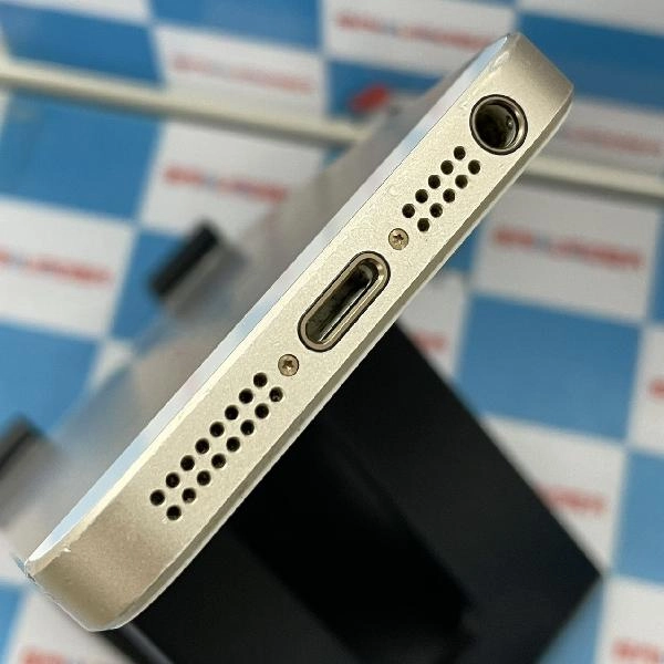 iPhoneSE SoftBank版SIMフリー 128GB MP882J/A A1723