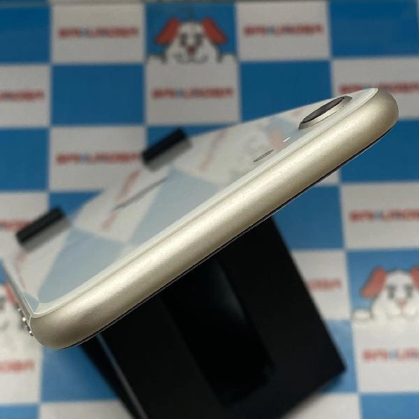 iPhoneSE 第3世代 au版SIMフリー 64GB MMYD3J/A A2782 極美品