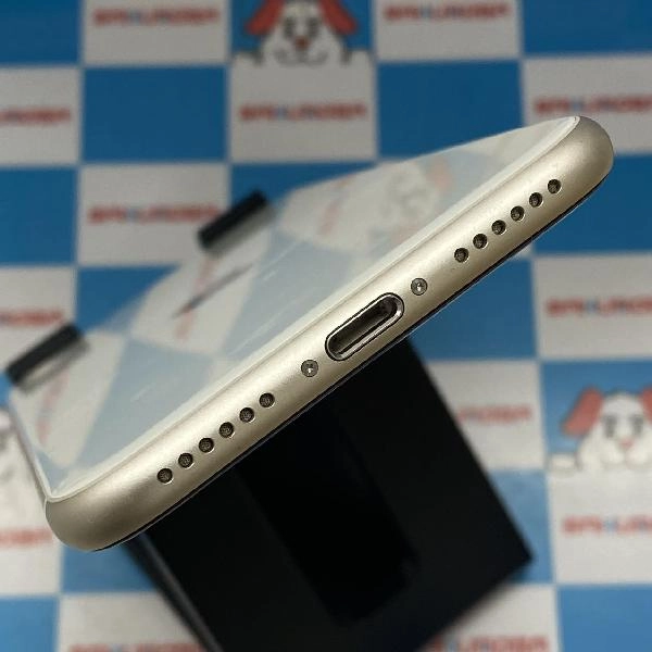 iPhoneSE 第3世代 au版SIMフリー 64GB MMYD3J/A A2782 極美品