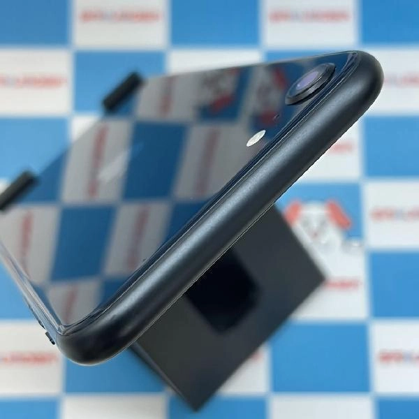 iPhoneSE 第3世代 au版SIMフリー 64GB MMYC3J/A A2782 新品同様