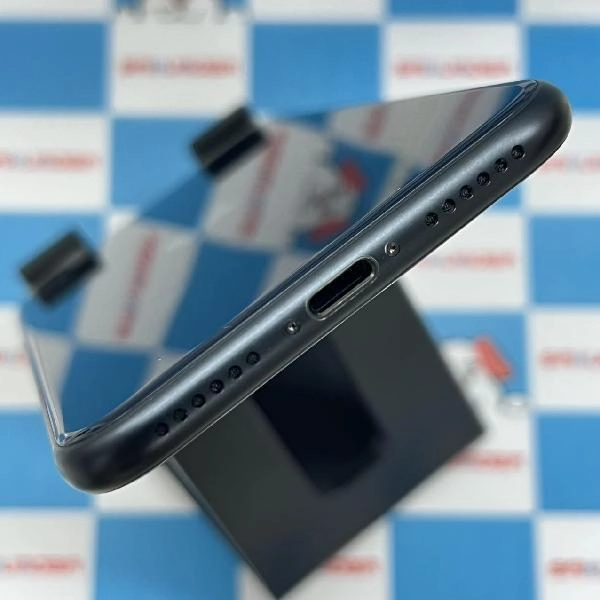 iPhoneSE 第3世代 au版SIMフリー 64GB MMYC3J/A A2782 新品同様