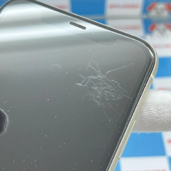 iPhone11 au版SIMフリー 64GB MWLU2J/A A2221 ホワイト