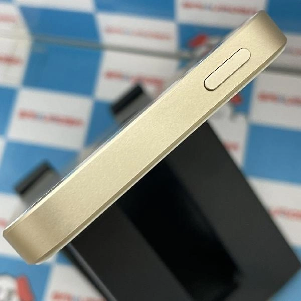 iPhoneSE au版SIMフリー 32GB MP842J/A A1723 極美品