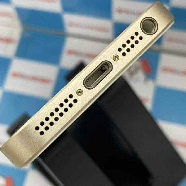 iPhoneSE au版SIMフリー 32GB MP842J/A A1723 極美品