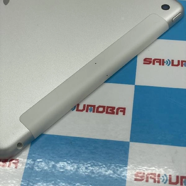 iPad 第5世代 docomo版SIMフリー 32GB MP1L2J/A A1823 新品同様品