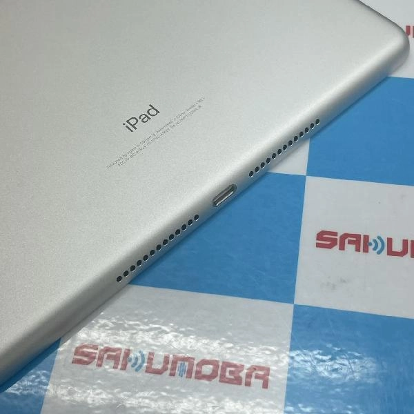 iPad 第5世代 docomo版SIMフリー 32GB MP1L2J/A A1823 新品同様品