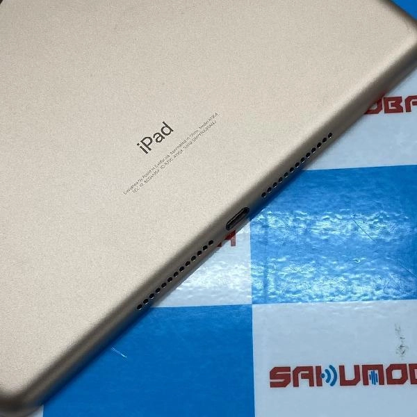 iPad 第6世代 au版SIMフリー 32GB MRM02J/A A1954 極美品