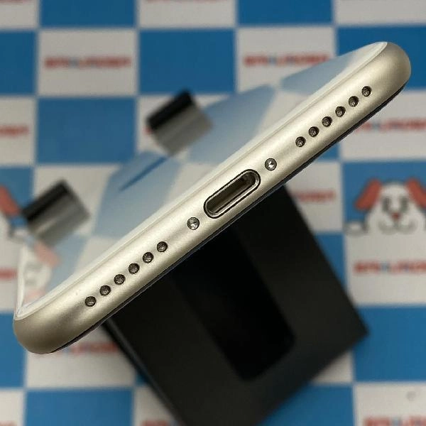 iPhoneSE 第3世代 au版SIMフリー 256GB NMYK3J/A A2782 新品同様