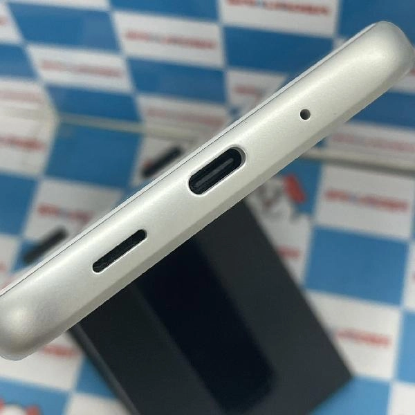 GRATINA KYV48 au 32GB ホワイト