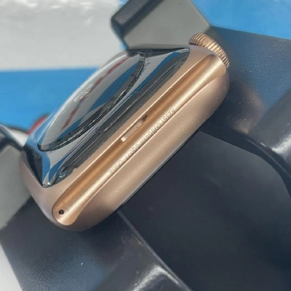 Apple Watch SE GPSモデル  A2351 極美品