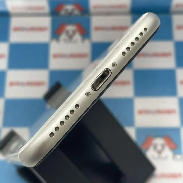 iPhoneSE 第2世代 au版SIMフリー 64GB MHGQ3J/A A2296 ホワイト