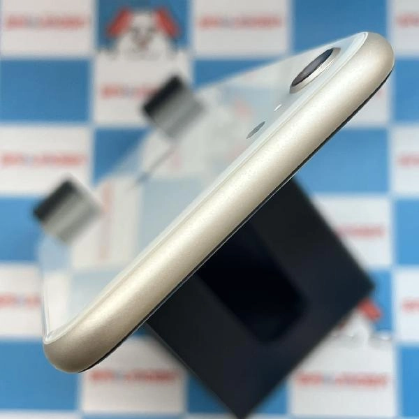 iPhoneSE 第3世代 au版SIMフリー 64GB MMYD3J/A A2782 新品同様