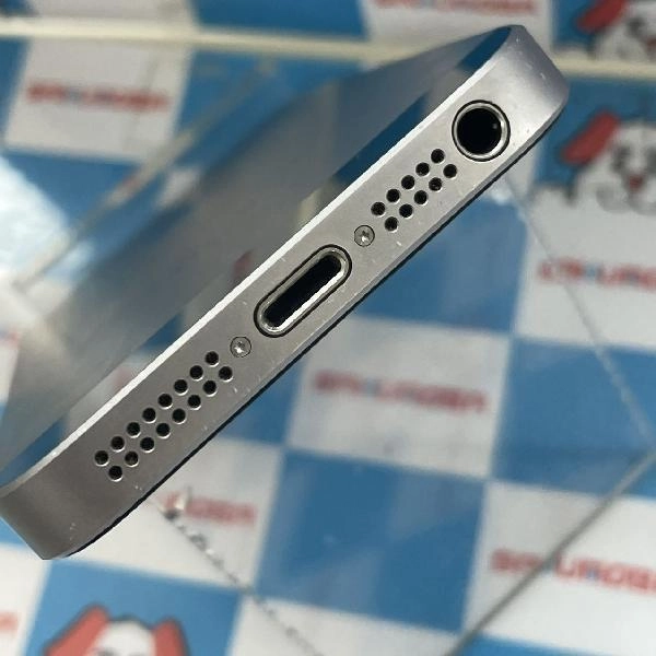 iPhoneSE Apple版SIMフリー 64GB NLM62J/A A1723