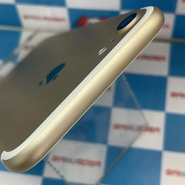 iPhone7 docomo版SIMフリー 32GB MNCG2J/A A1779 美品 ゴールド