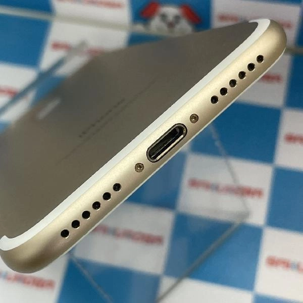 iPhone7 docomo版SIMフリー 32GB MNCG2J/A A1779 美品 ゴールド