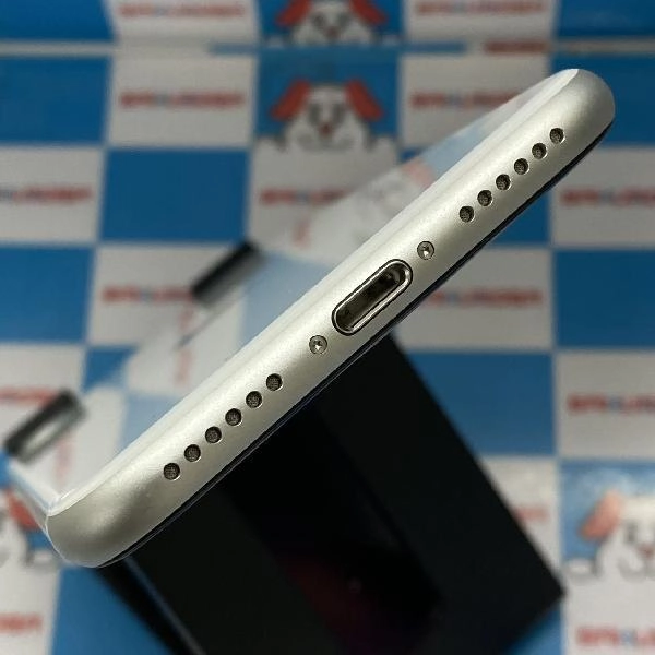 iPhoneSE 第2世代 au版SIMフリー 64GB MHGQ3J/A A2296 極美品 ホワイト