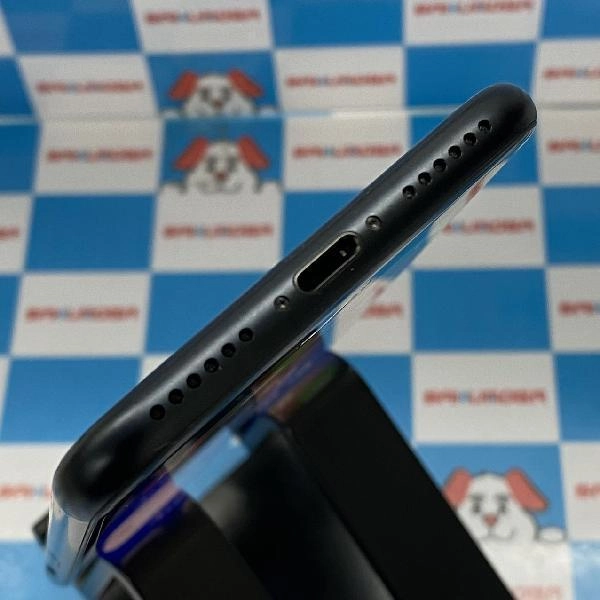 iPhoneSE 第3世代 au版SIMフリー 64GB MMYC3J/A A2782 極美品