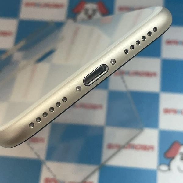 iPhoneSE 第3世代 au版SIMフリー 64GB MMYD3J/A A2782 新品同様