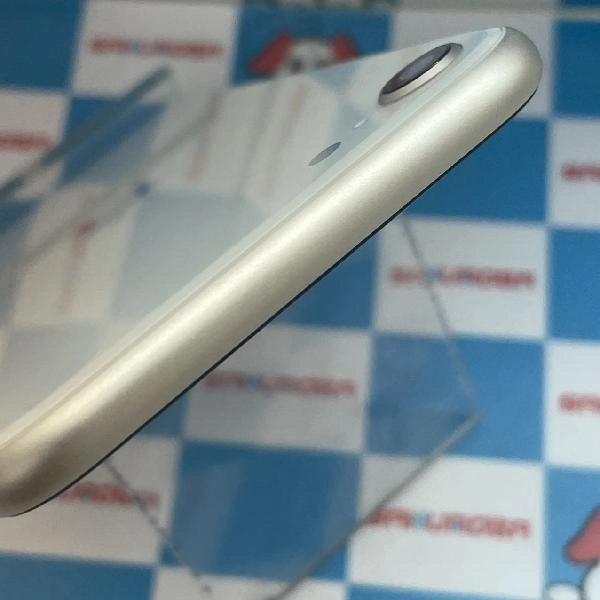 iPhoneSE 第3世代 au版SIMフリー 64GB MMYD3J/A A2782 新品同様