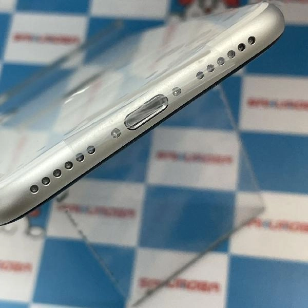 iPhoneSE 第2世代 SoftBank版SIMフリー 64GB MHGQ3J/A A2296 新品同様品 ホワイト