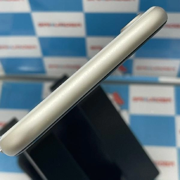 iPhoneSE 第3世代 au版SIMフリー 64GB MMYD3J/A A2782