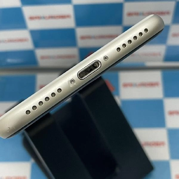 iPhoneSE 第3世代 au版SIMフリー 64GB MMYD3J/A A2782