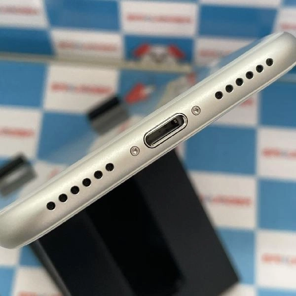 iPhone8 docomo版SIMフリー 256GB MQ852J/A A1906 新品同様 シルバー