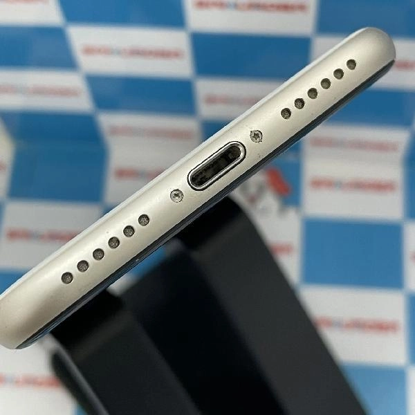 iPhoneSE 第3世代 au版SIMフリー 64GB MMYD3J/A A2782 極美品