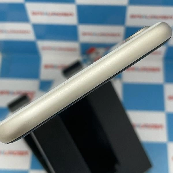 iPhoneSE 第3世代 au版SIMフリー 64GB MMYD3J/A A2782 極美品