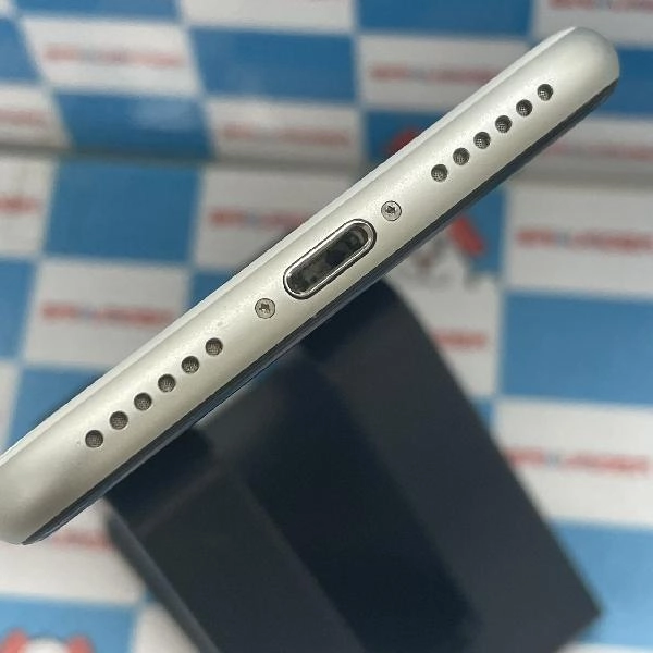 iPhoneSE 第2世代 Apple版SIMフリー 128GB MXD12J/A A2296 極美品 ホワイト