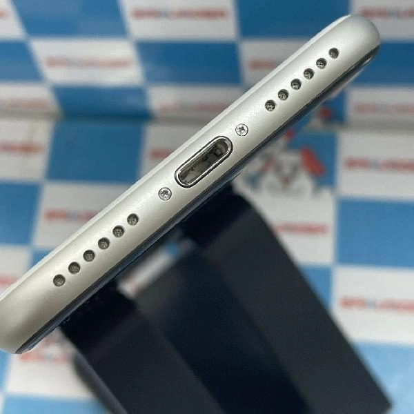 iPhoneSE 第2世代 Apple版SIMフリー 128GB MXD12J/A A2296 極美品 ホワイト