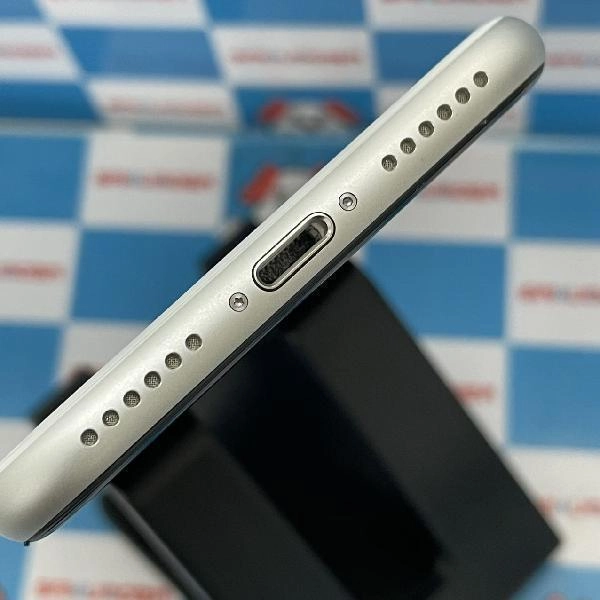 iPhoneSE 第2世代 Apple版SIMフリー 128GB MXD12J/A A2296 極美品 ホワイト