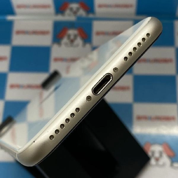 iPhoneSE 第3世代 au版SIMフリー 64GB MMYD3J/A A2782 極美品