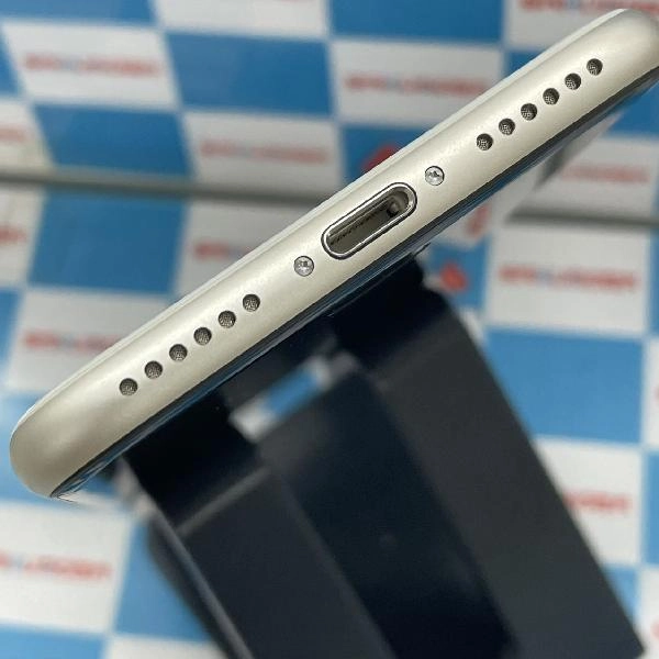 iPhoneSE 第3世代 au版SIMフリー 64GB MMYD3J/A A2782 極美品