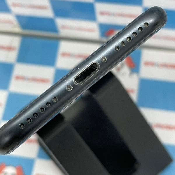 iPhoneSE 第3世代 au版SIMフリー 64GB MMYC3J/A A2782